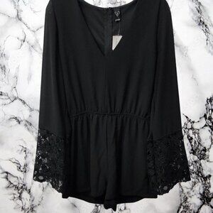 Women's WINDSOR Black V-Neck Lace Bell Long Sleeves Zip Back Shorts Romper (M)